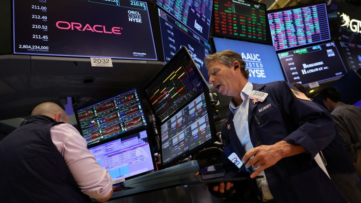Dow rises 400 points to a new high as Oracle triggers movement from AI stocks to a wider range: Live updates