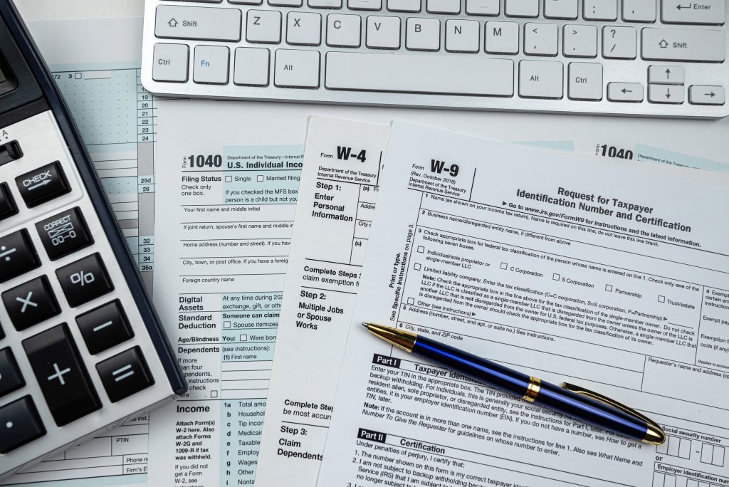 End-of-year tax strategies may help you save money before 2025 wraps up.