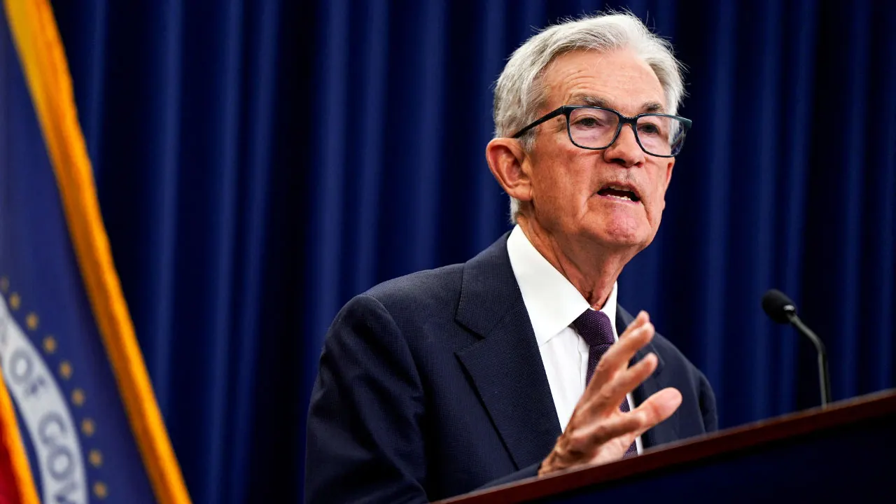 Federal Reserve reduces rates for the third time in a row, indicates just one cut in 2026.