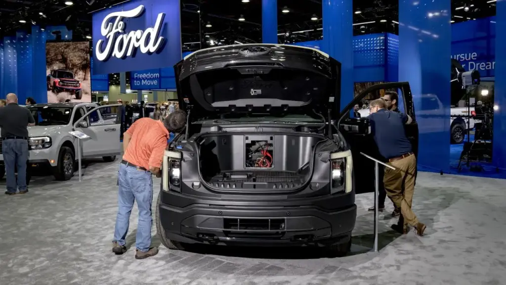 Ford reduces F-150 Lightning production and prioritizes hybrid vehicles