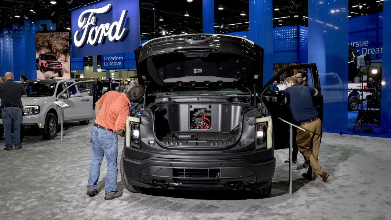 Ford reduces F-150 Lightning production and prioritizes hybrid vehicles