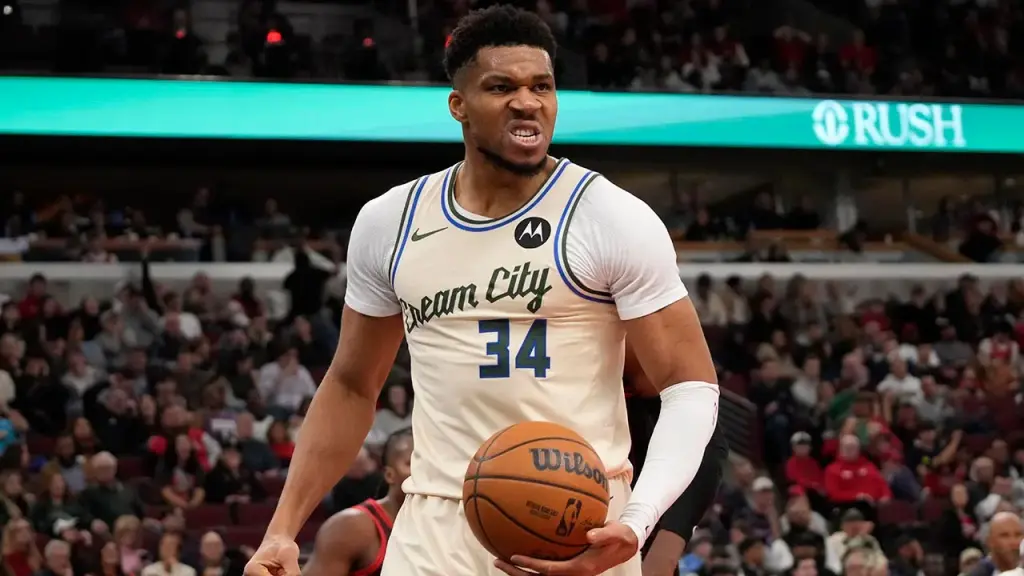 Giannis Antetokounmpo almost sparks a fight after his dunk