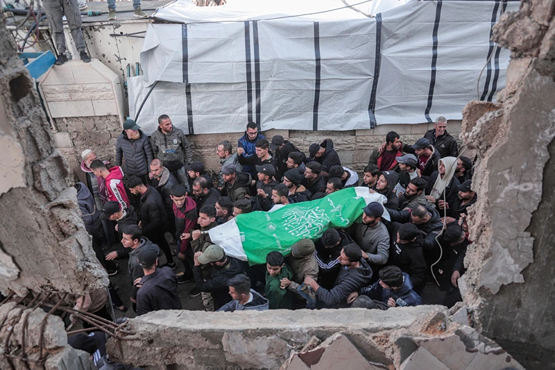 Hamas claims Israel threatens the ceasefire by killing a high-ranking commander.