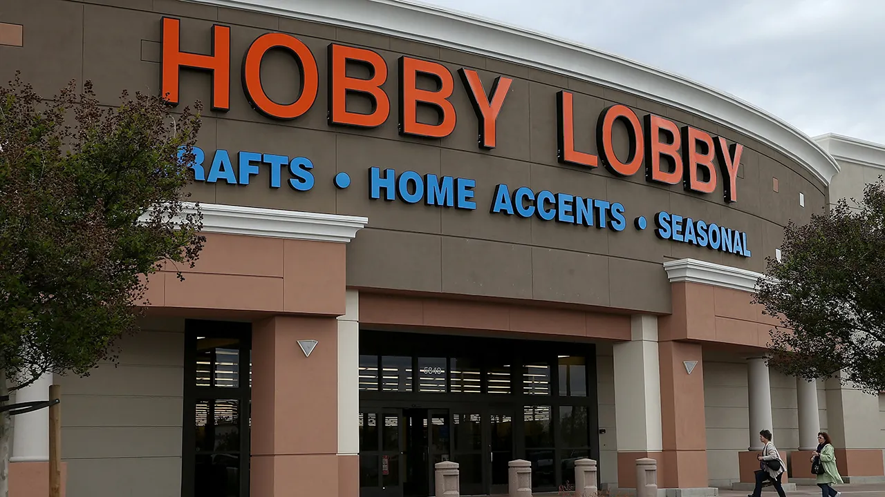 Hobby Lobby distributes 500,000 complimentary copies of 'The Case for Christmas' book