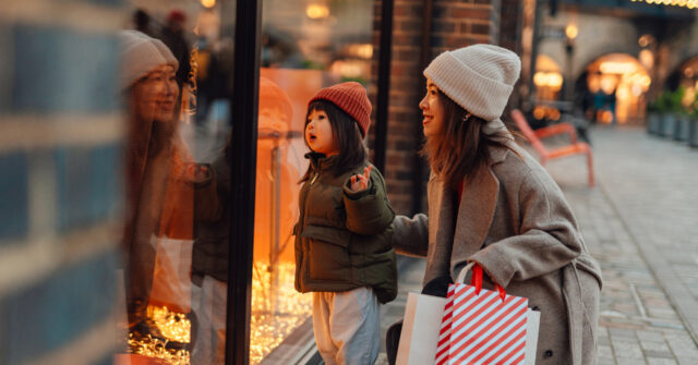 Holiday Shopping Surge Contradicts Negative Consumer Reports