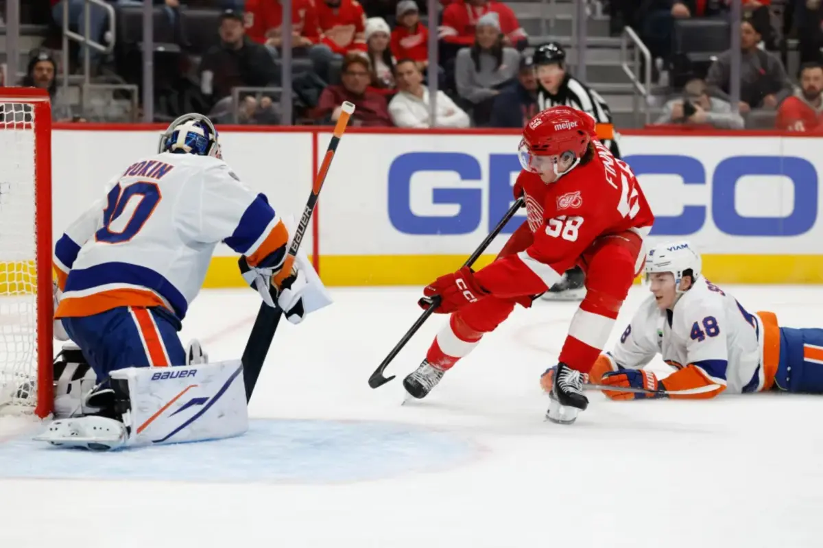 Islanders battle hard but lose in the final moments to the Red Wings
