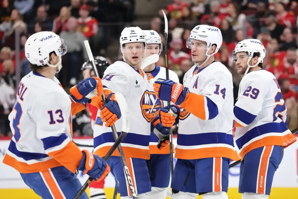 Islanders wrap up 2025 with an exciting shootout victory against the Blackhawks