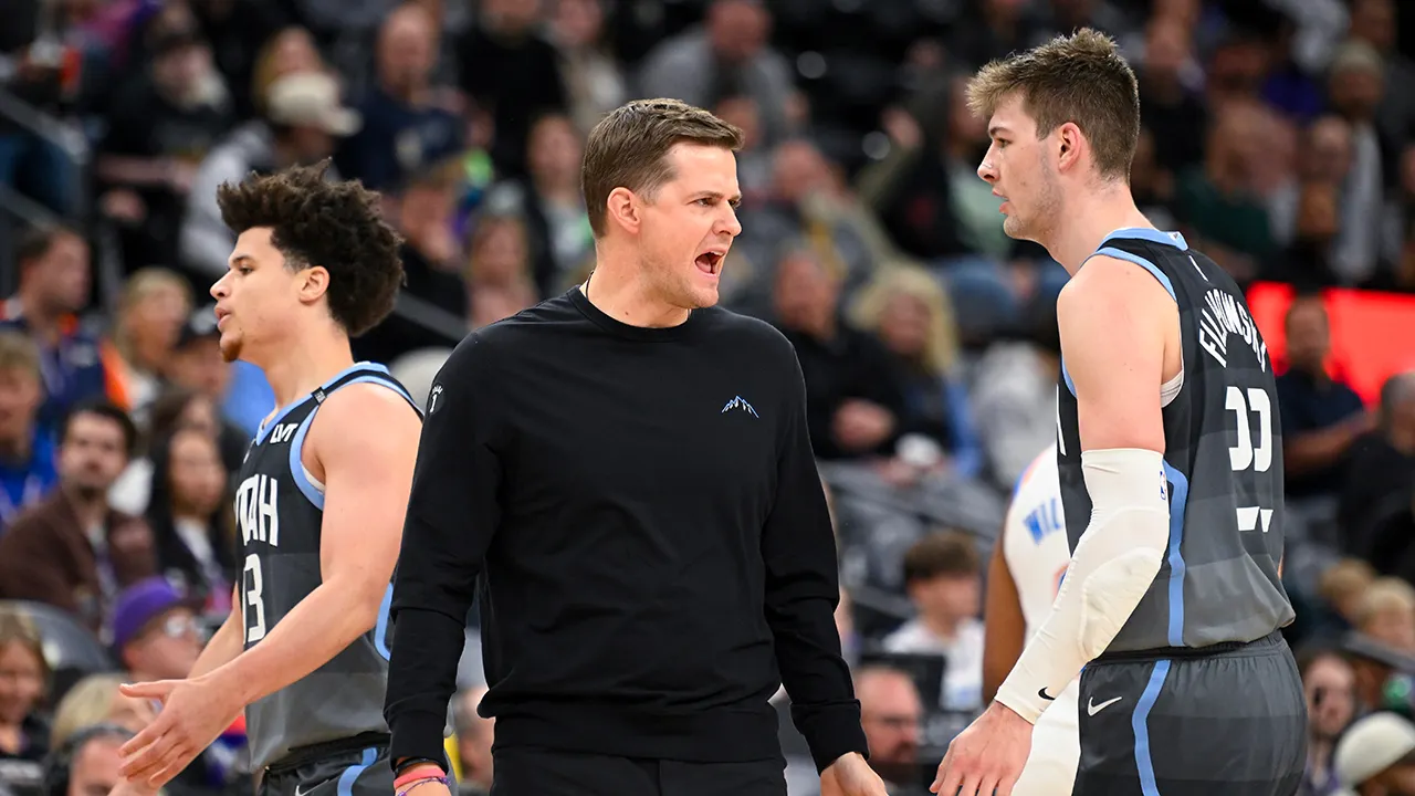 Jazz coach criticizes team during heated timeout outburst