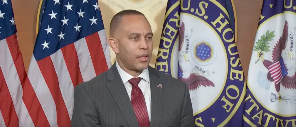 Jeffries Appears To Praise Trump, Holds Mike Johnson Responsible For Health Care Delay