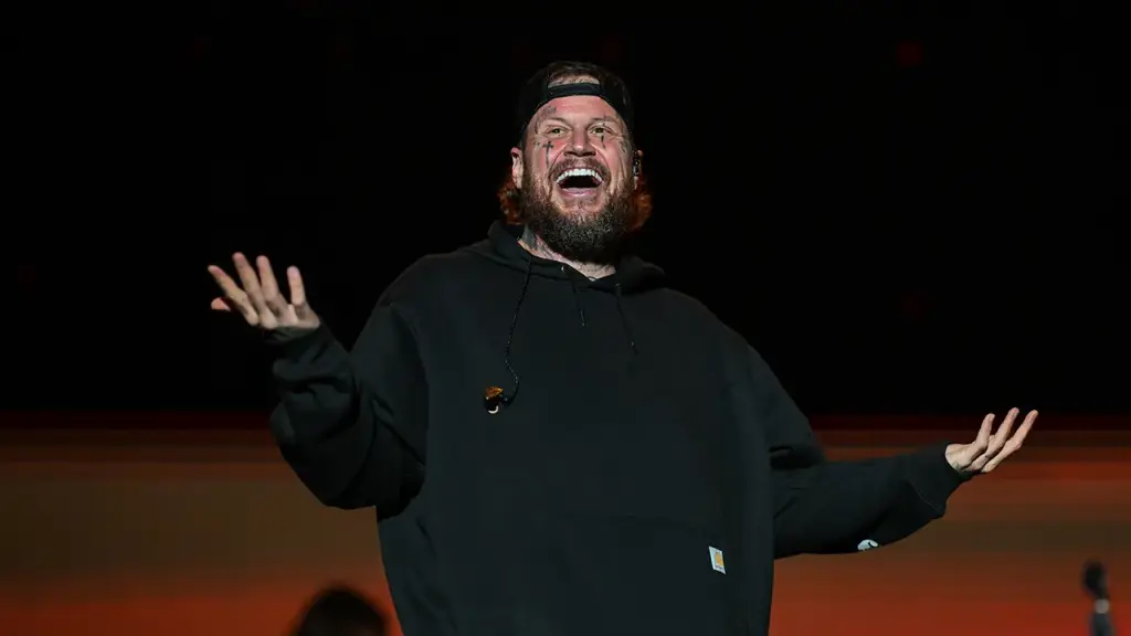 Jelly Roll requests a pardon to restore his hunting privileges following previous incarceration.