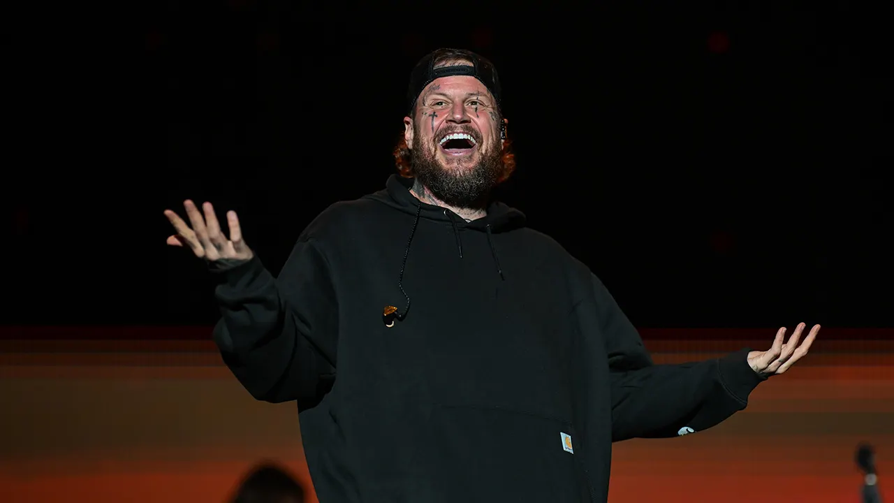 Jelly Roll requests a pardon to restore his hunting privileges following previous incarceration.