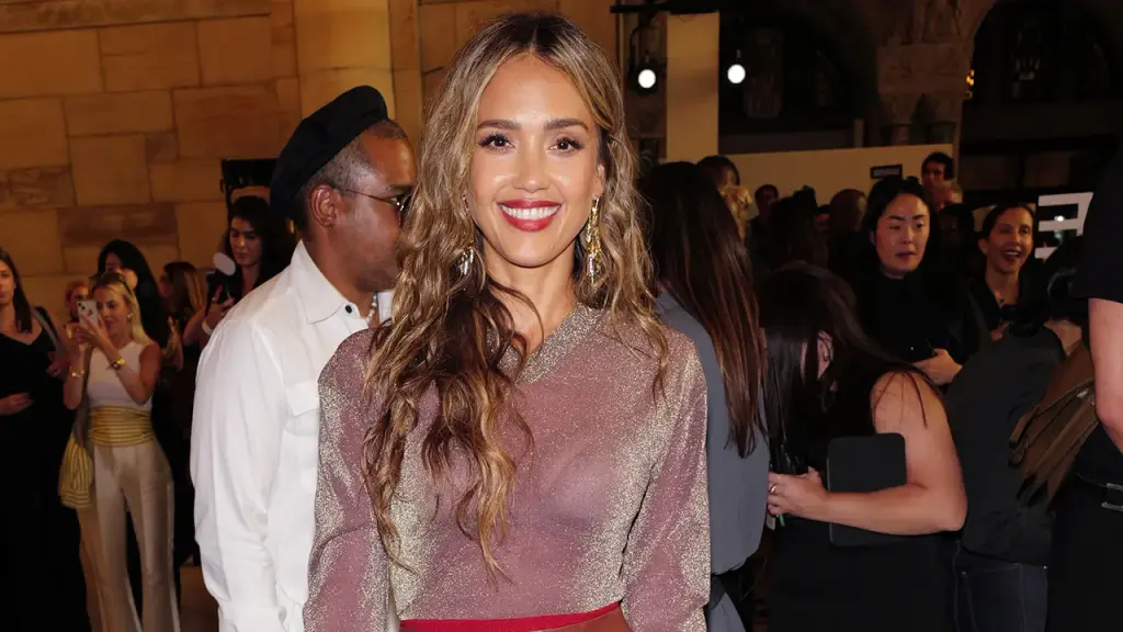 Jessica Alba posts bikini pictures from family trip on Instagram