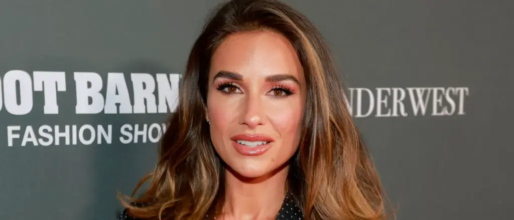 Jessie James Decker Faces Unidentified Health Issue