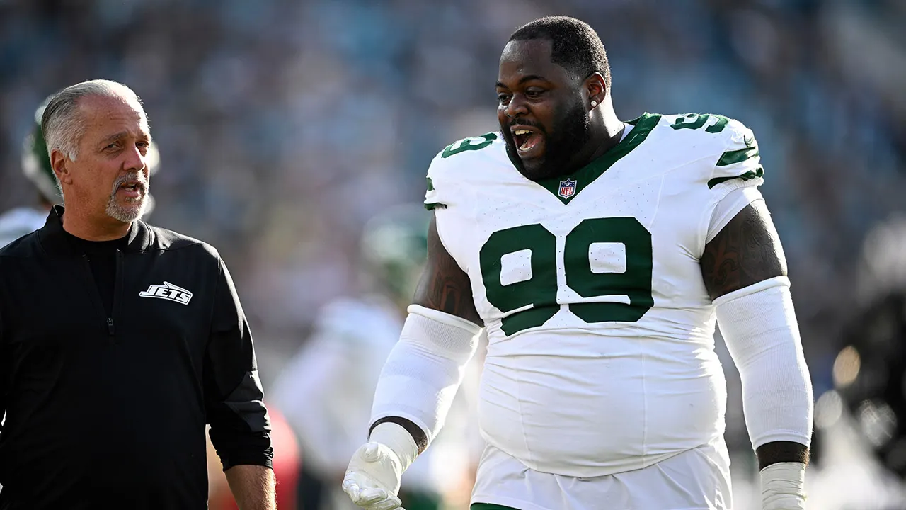 Jets' Khalen Saunders criticizes officials for ejection