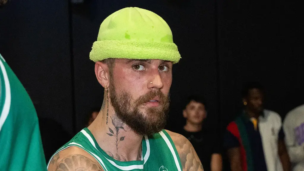 Justin Bieber warns Apple about iPhone dictation disrupting music