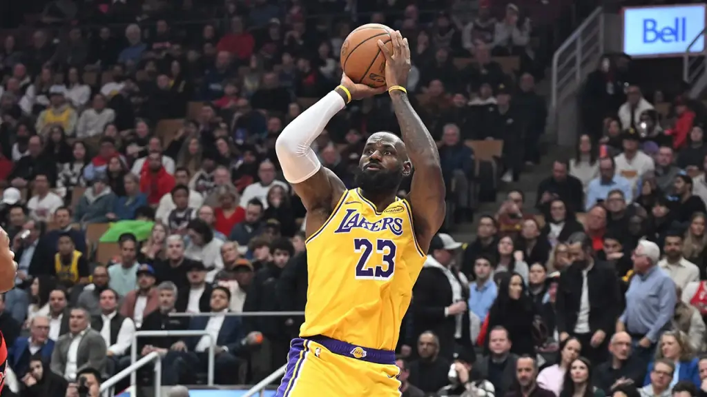 LeBron James concludes remarkable 1,297-game scoring streak in Lakers victory