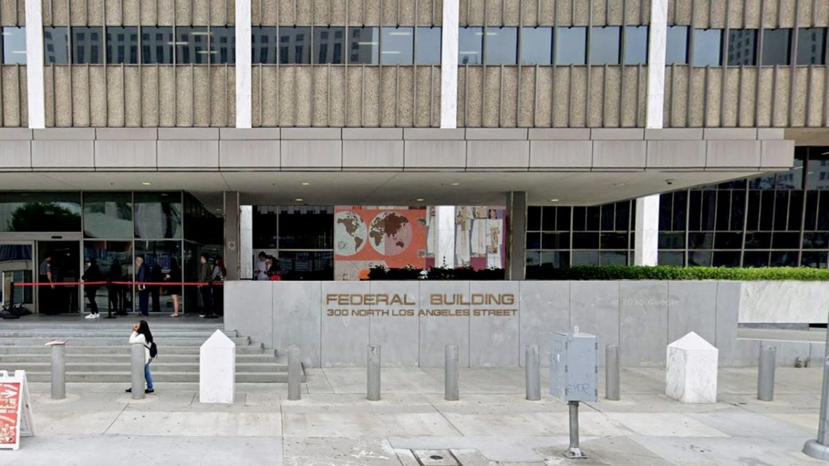 Los Angeles man charged with tossing Molotov cocktails at a federal building