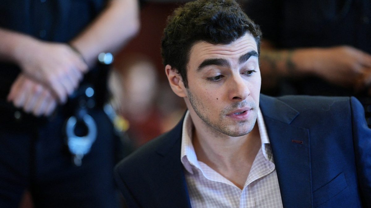 Luigi Mangione taken aback by audience at Pennsylvania court appearance