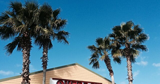 Man Hurt When Outback Steakhouse Bathroom Fixture Broke