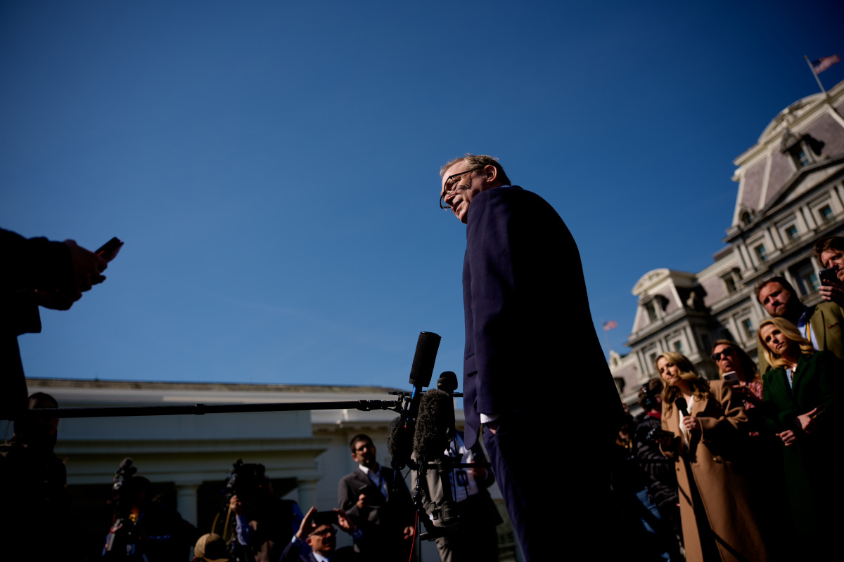 Markets rise as traders welcome Trump's choice for a crypto-friendly Fed and new drivers.