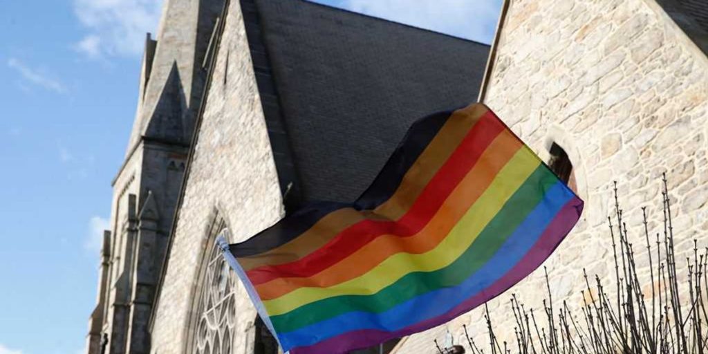 Methodist pastor tells congregation he is 'transitioning' and stops pretending to be a man, puts on a wig