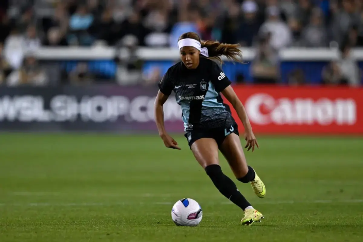 Midge Purce signs a new one-year deal with Gotham FC