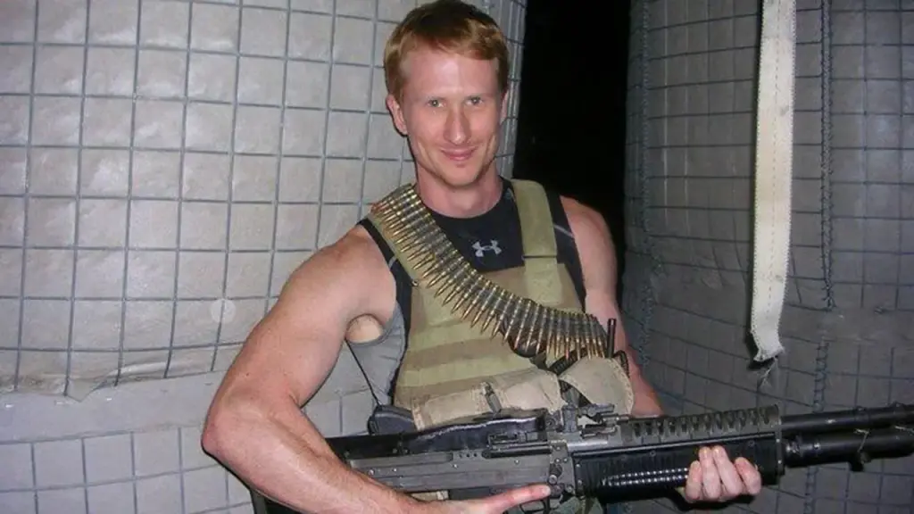 Navy veteran who won a defamation case against CNN is now penning a spy memoir.