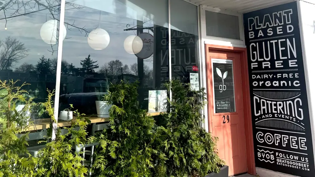 New Jersey eatery receives criticism for introducing meat dishes.