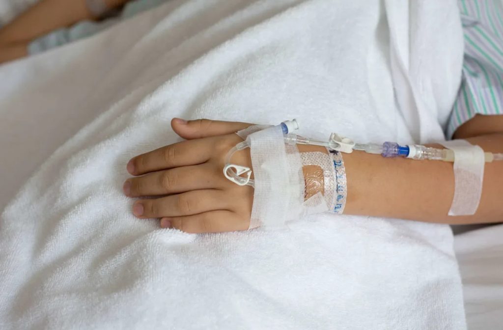 Nine-Year-Old Girl Gets Uncommon Diagnosis While Healing from the Flu, Prompting Her Mother to Caution Parents About the Troubling Complication
