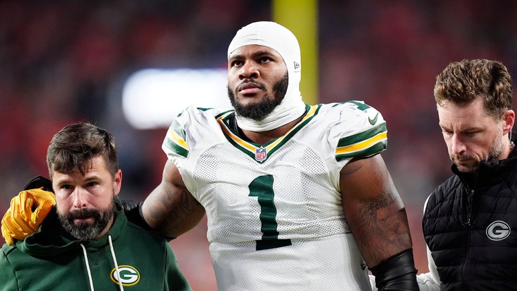 Packers player Micah Parsons hurt his knee and walked into the locker room with his head down.