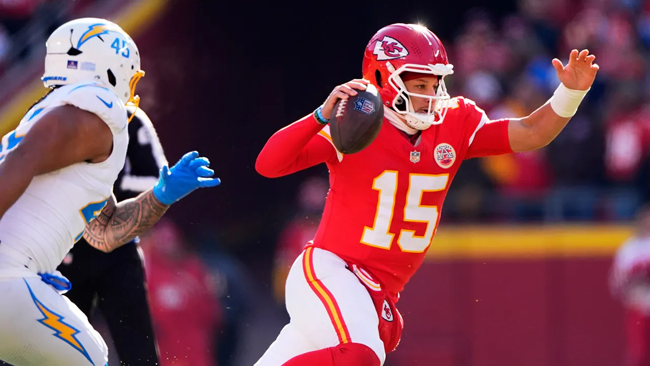 Patrick Mahomes injures his knee as the Chiefs are knocked out.