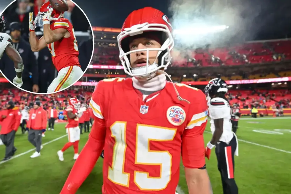Patrick Mahomes' rough evening and a costly drop by Travis Kelce put the Chiefs close to playoff elimination