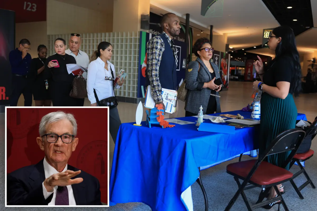 Private companies reduced 32,000 jobs last month, increasing chances of an interest rate decrease as Commerce Secretary Howard Lutnick defends himself.