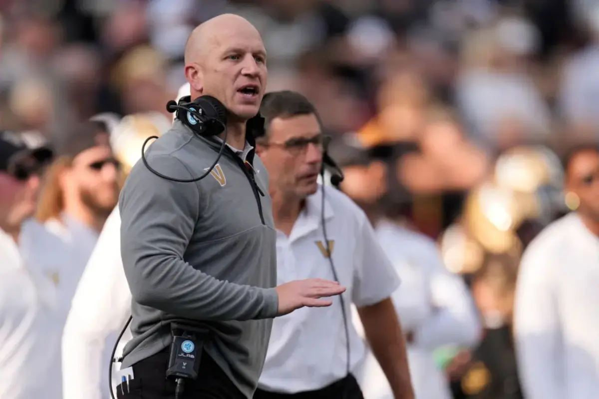 QB recruit Jared Curtis switches his commitment from Georgia to Vanderbilt in a surprising turn of events.