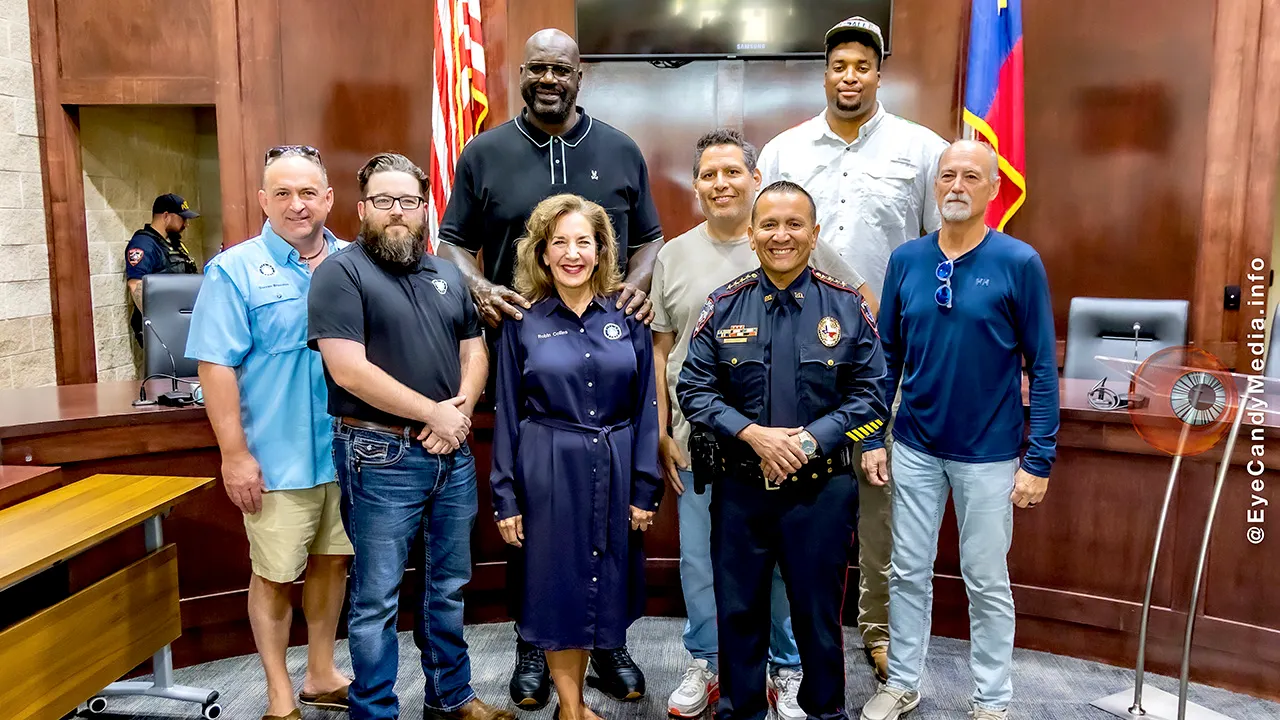 Shaquille O'Neal supports former player in his effort to become a police officer in Texas