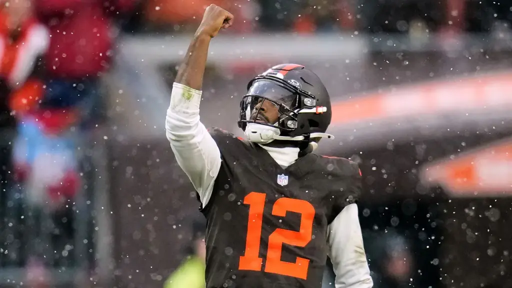 Shedeur Sanders throws 4 touchdowns in defeat against Titans, Browns coach under fire