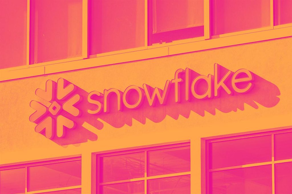 Snowflake Exceeds Q3 CY2025 Sales Forecasts but Sees Stock Decline