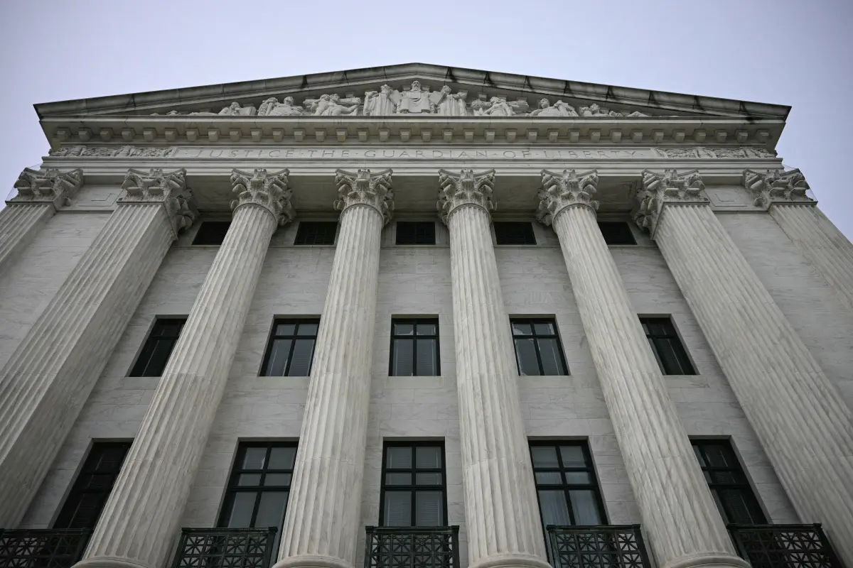 Supreme Court indicates it will support Trump's decision to dismiss members of an independent federal agency board