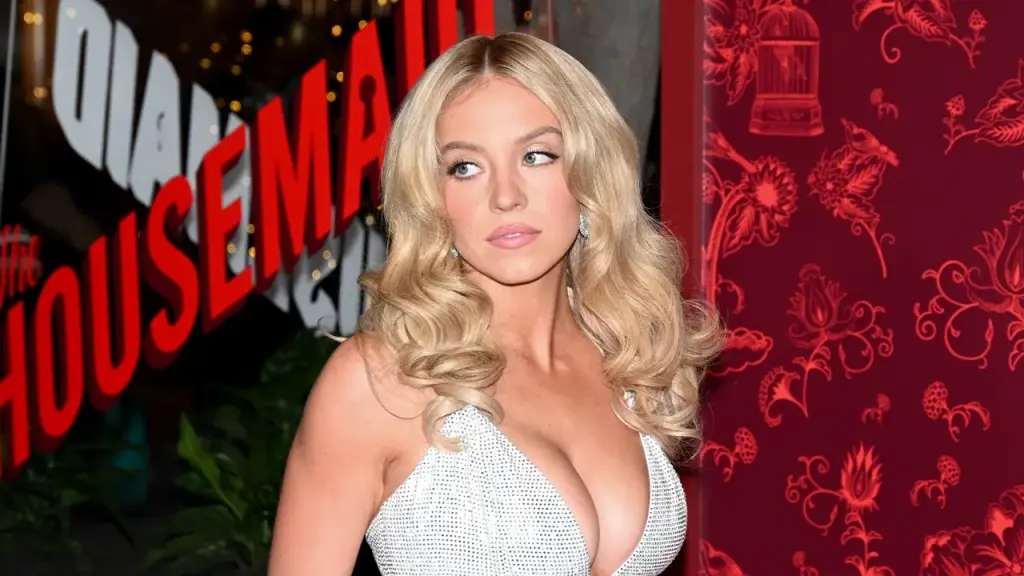 Sydney Sweeney channels Marilyn Monroe and Pamela Anderson at the 'Housemaid' premiere