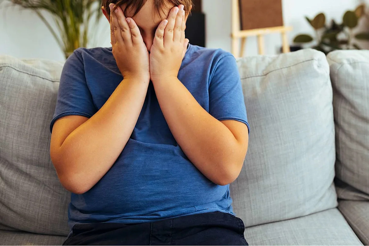 Teen Faces Consequences for Laughing When Brother Experiences Unexpected 'Karma' After Mocking Her Weight