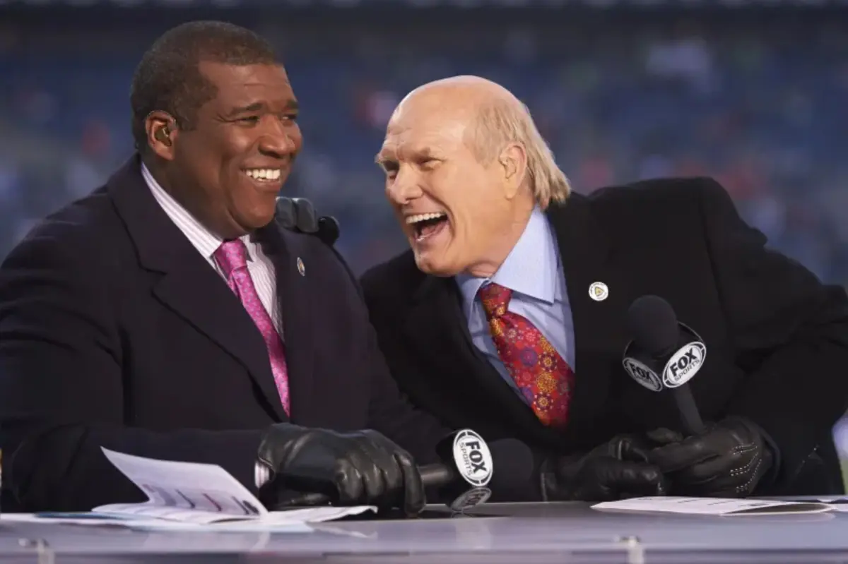 Terry Bradshaw is staying with the NFL Fox pregame show, says Curt Menefee.