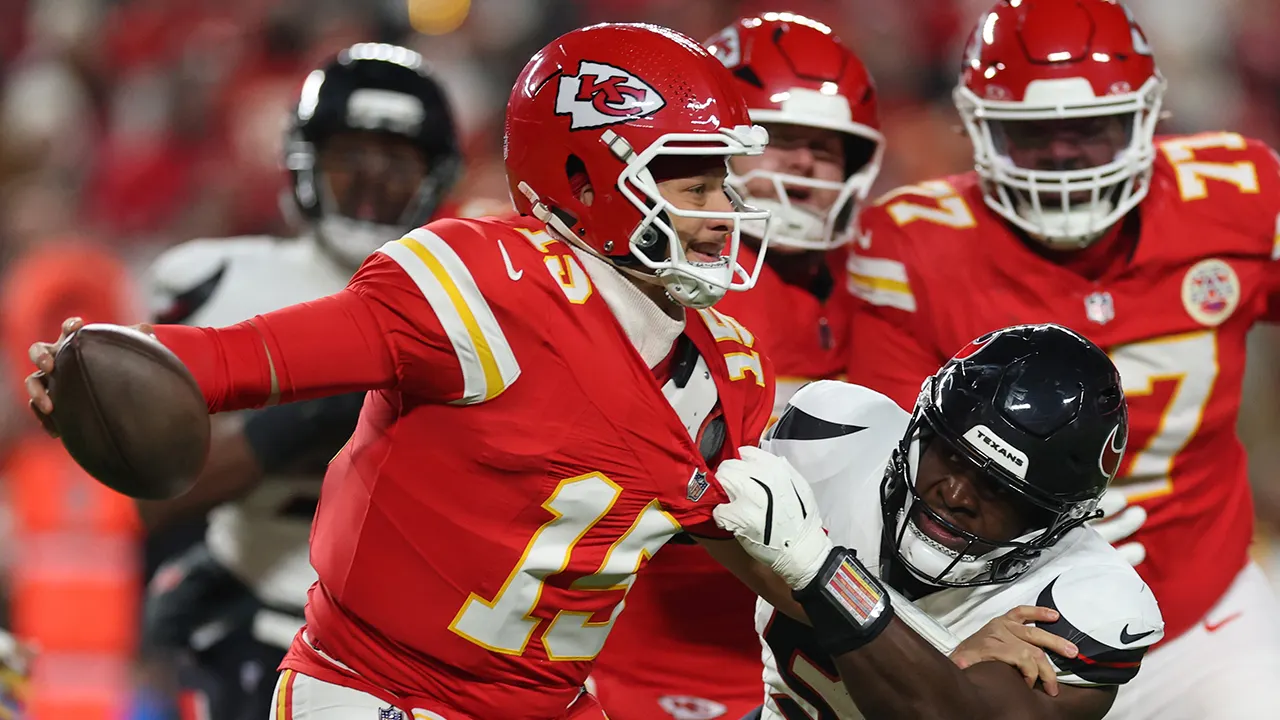 Texans' defense shuts down Patrick Mahomes and the Chiefs for fifth consecutive victory