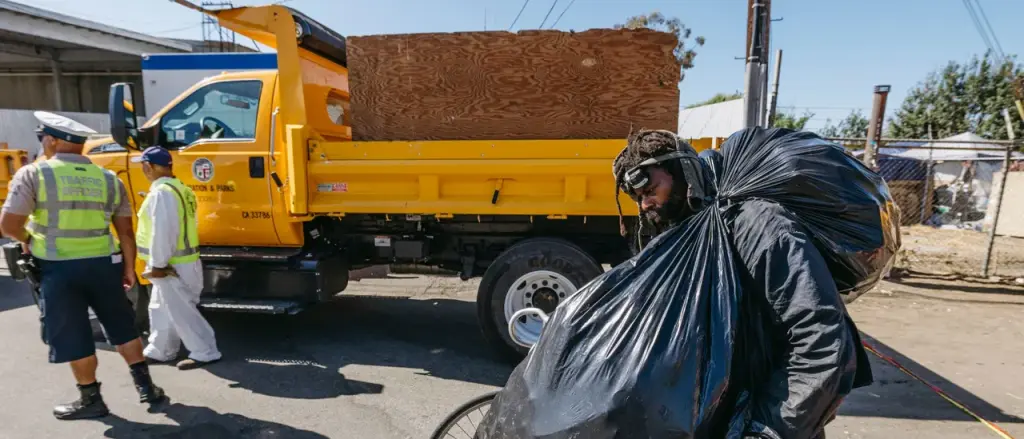 Trash Issues in One of America's Largest Cities Are So Severe That an Unemployed Man Is Now Assisting the Government