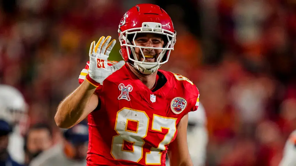 Travis Kelce's future discussed boldly by Rob Gronkowski