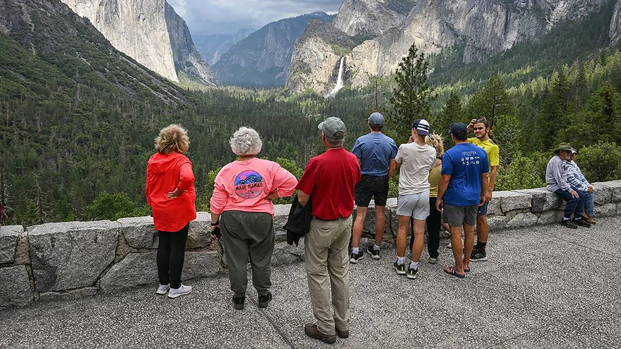 Trump includes his birthday in the list of free entry days for national parks and makes controversial changes.