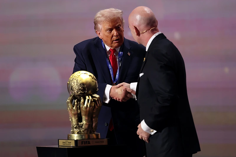 Trump receives the FIFA Peace Prize before the 2026 World Cup
