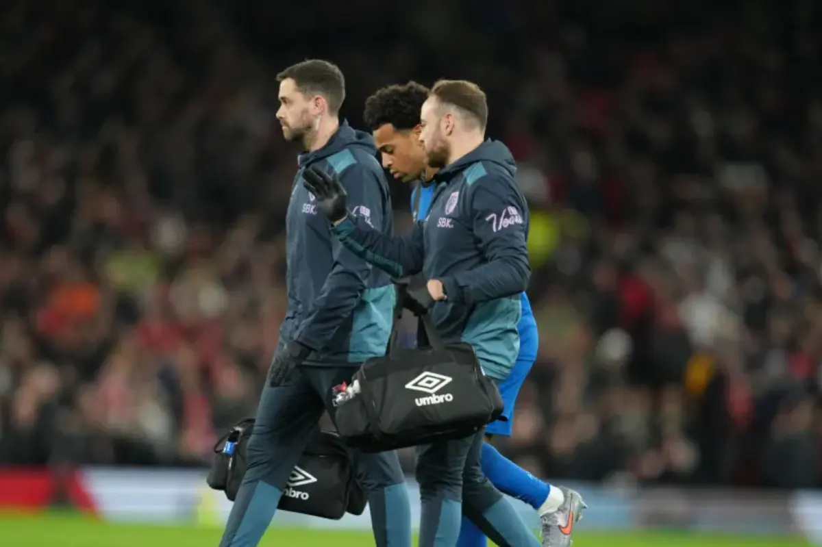 Tyler Adams of the USMNT leaves Premier League match due to injury