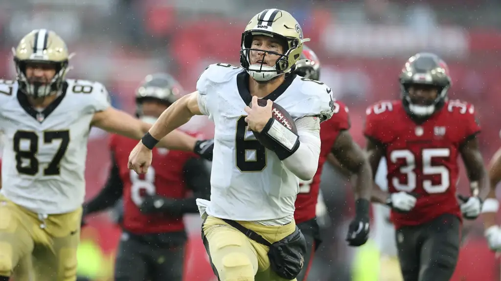 Tyler Shough's rushing touchdowns help the Saints defeat the Bucs in an important division matchup