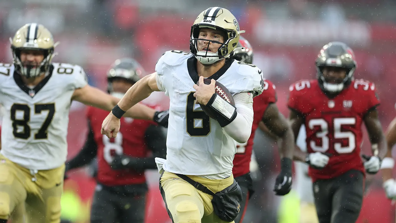 Tyler Shough's rushing touchdowns help the Saints defeat the Bucs in an important division matchup