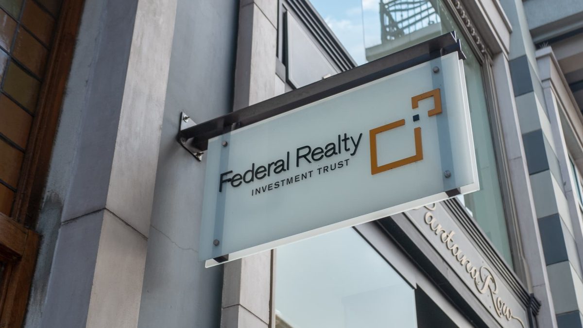 Wall Street is optimistic about this struggling dividend stock in 2026